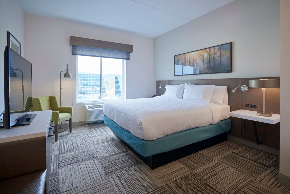 Hilton Garden Inn – Corning Downtown - Interior Bedroom