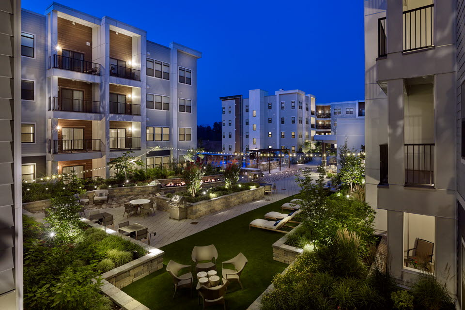 Madison Ellis Preserve Resident Courtyard